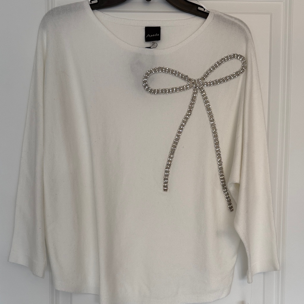Aaeda Elegant White Sweater In Size Large Petite